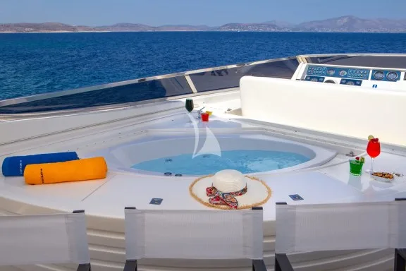 Deck Jacuzzi