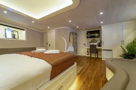 Image of QUEEN OF MAKRI yacht #24