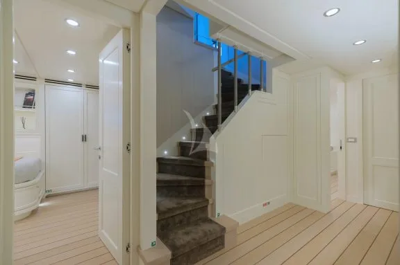 Lower deck foyer