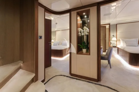 Lower deck