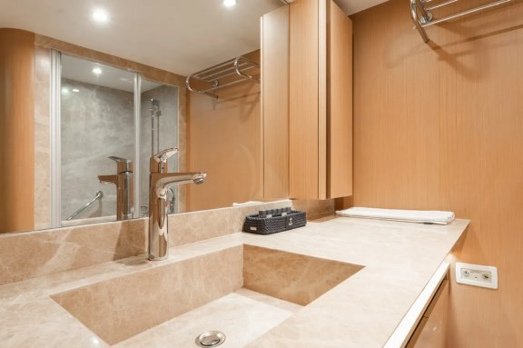 Image of LE PIETRE yacht #18
