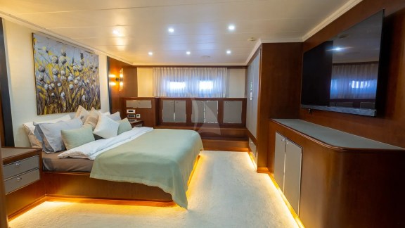 Image of OCEAN BREEZE yacht #22