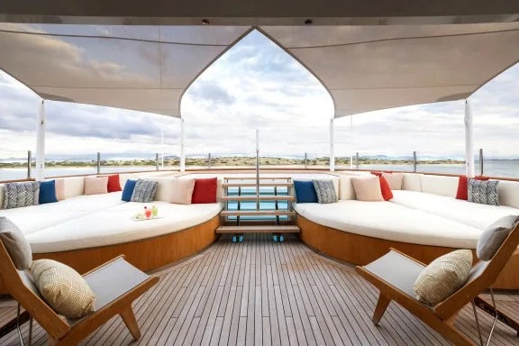 Sundeck forward