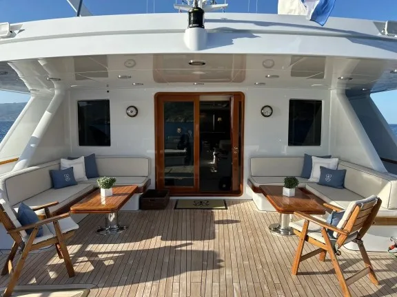 Aft deck shaded seating