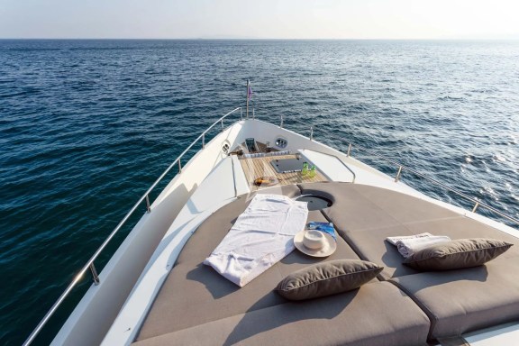 Bow sunbathing area