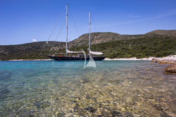 Image of LE PIETRE yacht #45