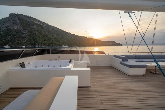 Image of De Love yacht #27