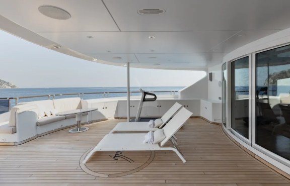 Bridge deck aft