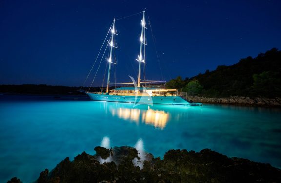 Lady Gita at night