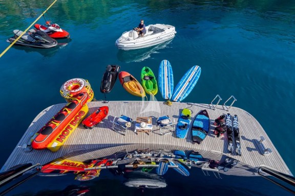 Ext - Platform Water Toys