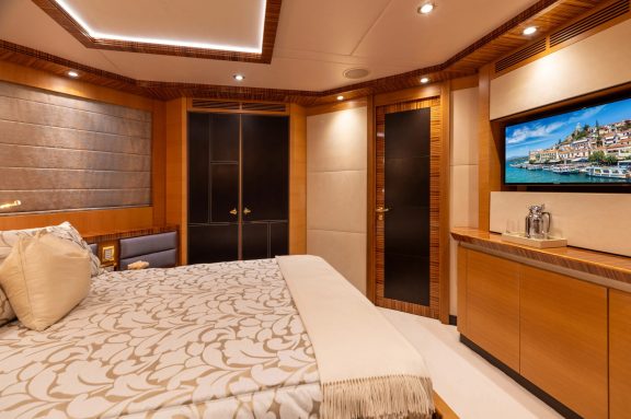 Double cabin