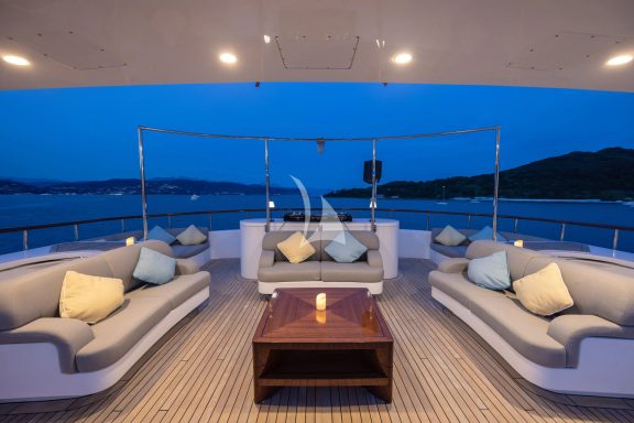 Upper deck aft