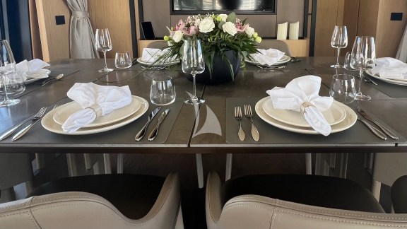 Skylounge Dining