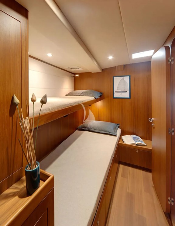 Image of HUAYRA yacht #8