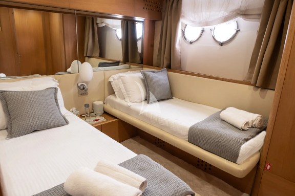 Image of RED ROSE yacht #28