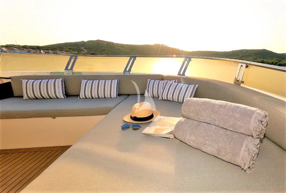Sundeck lounge