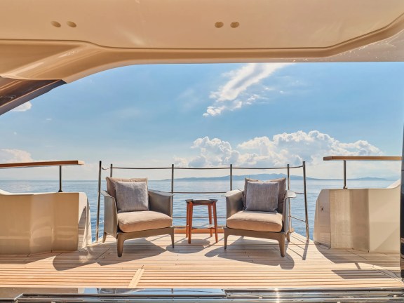 Upper Deck Fold-Out Balcony