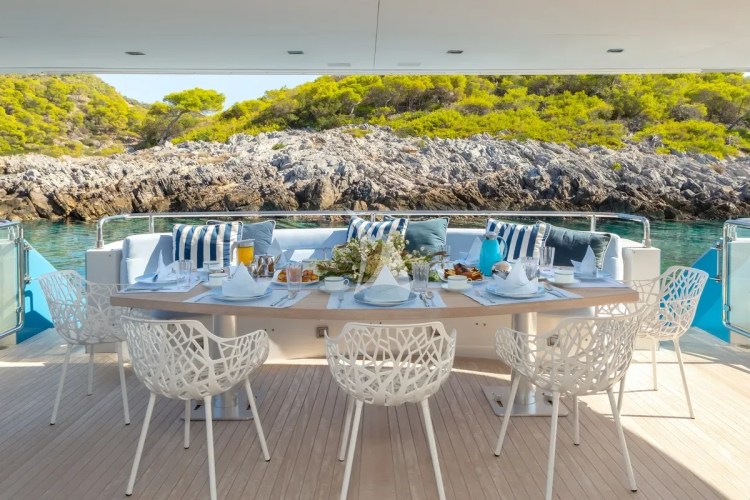Aft dining area I