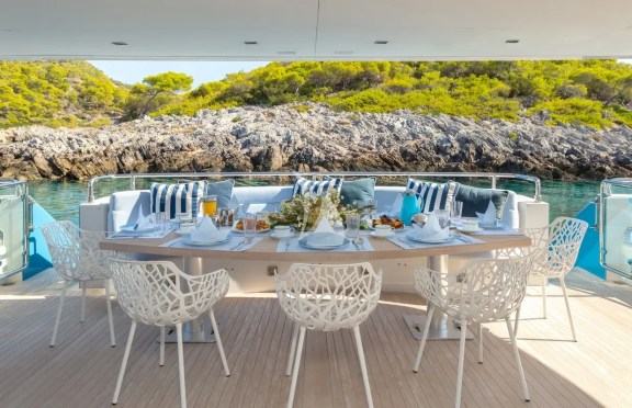 Aft dining area I