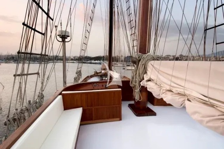 Upper Deck
