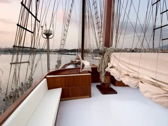 Upper Deck