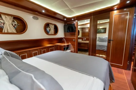 Image of La Bella Vita yacht #32
