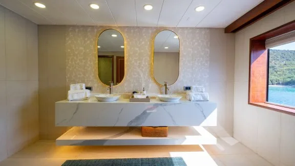 Image of OCEAN BREEZE yacht #24