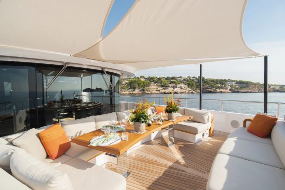 Upper Deck Fore