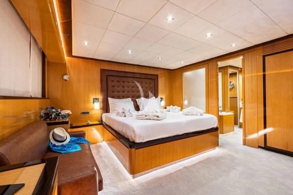 Image of CAN’T REMEMBER yacht #16