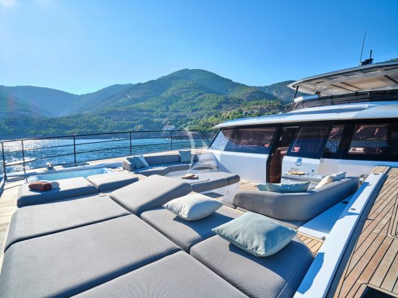 Foredeck (Sistership)