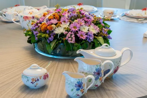 Dining table detail