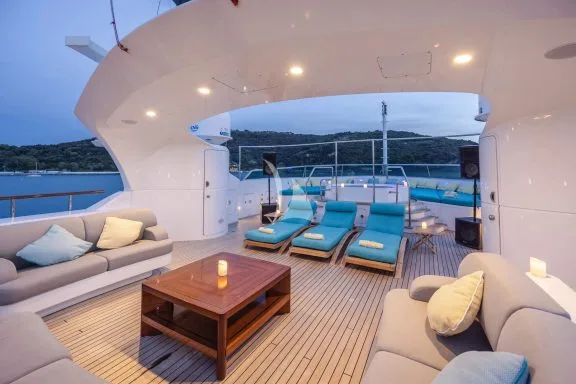 Upper deck aft