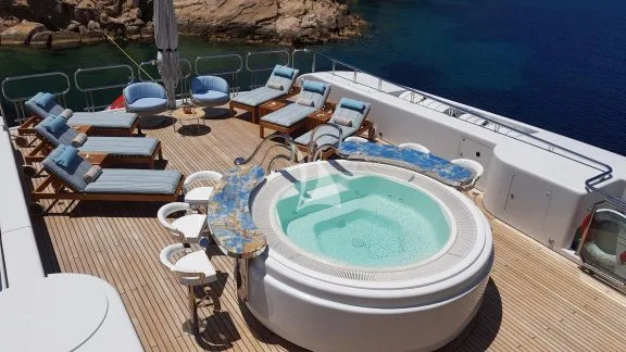 Sundeck Jacuzzi