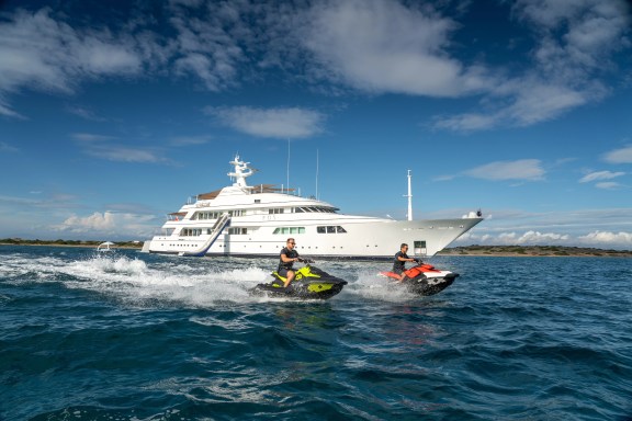 Image of FOS yacht #8
