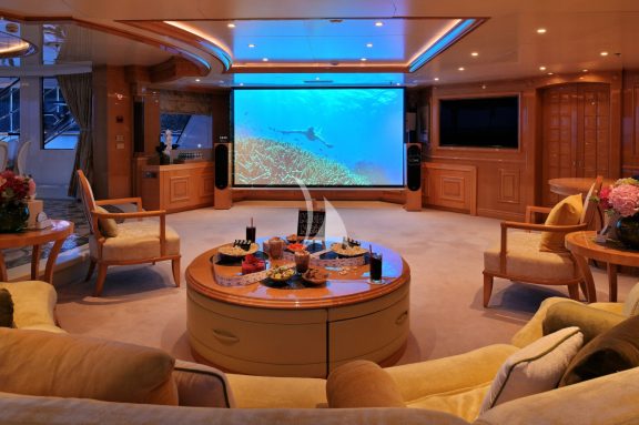 Bridge deck salon TV Projector / Cinema