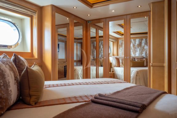 Double cabin