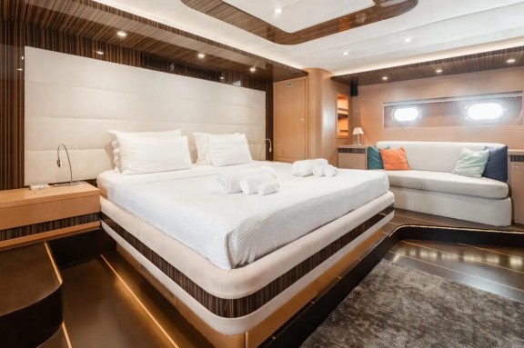 Image of LE PIETRE yacht #14