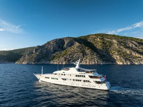 Image of FOS yacht #5
