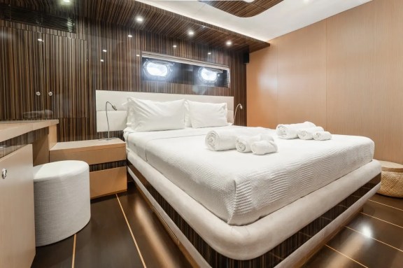 Image of LE PIETRE yacht #20