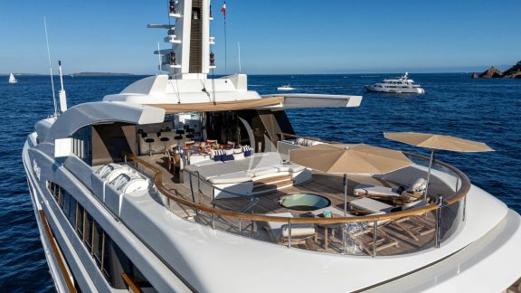 Large Sun deck