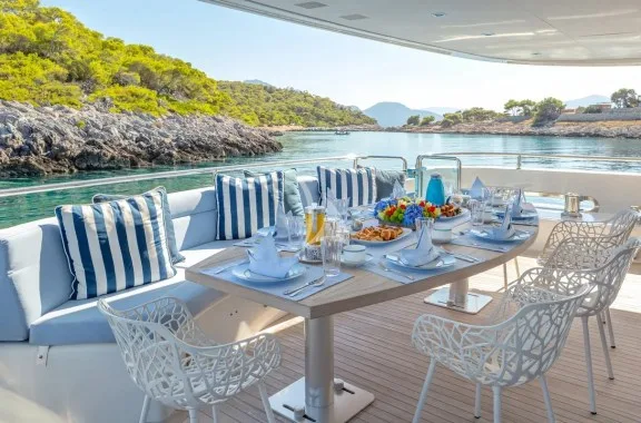 Aft dining area II