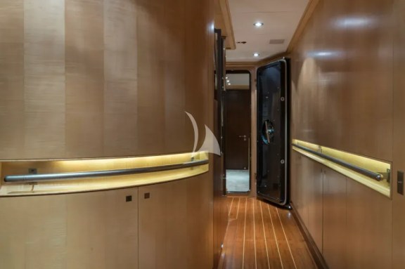 Lower deck