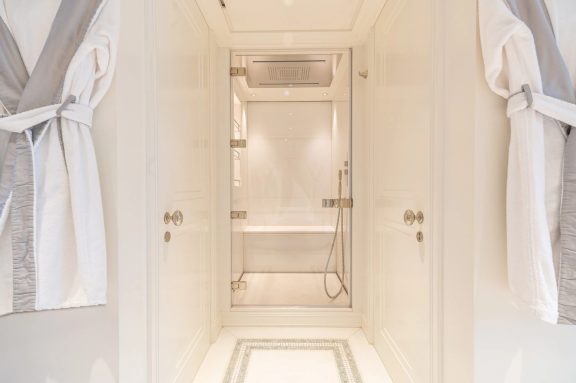 Master cabin bath