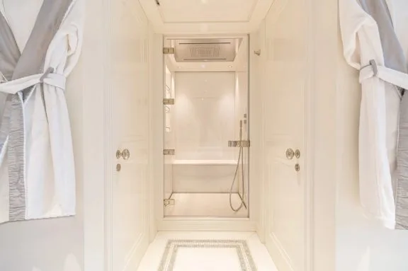 Master cabin bath