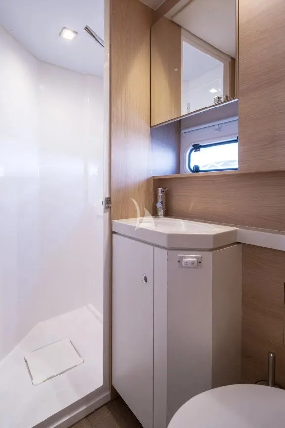 Image of LICENSE TO CHILL yacht #21