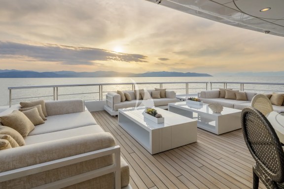 Upper deck