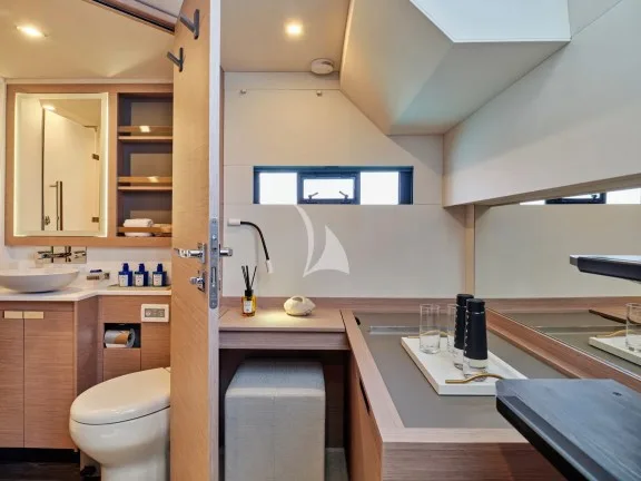 Aft cabin desk area and bathroom