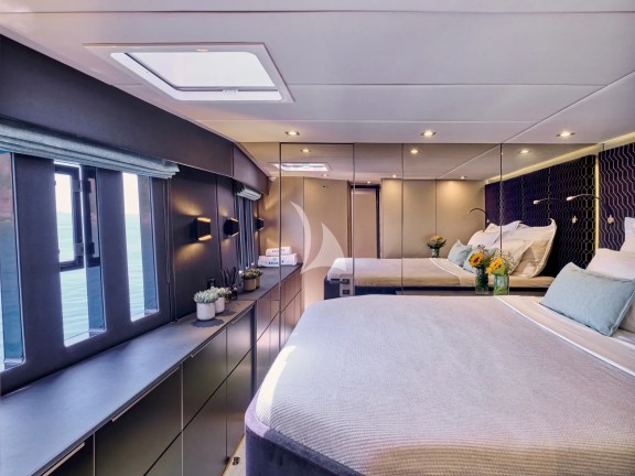 Guest cabin with mirror