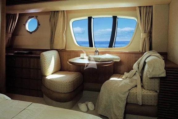 Master Cabin, dinette