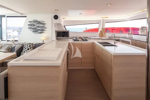 Image of LICENSE TO CHILL yacht #7